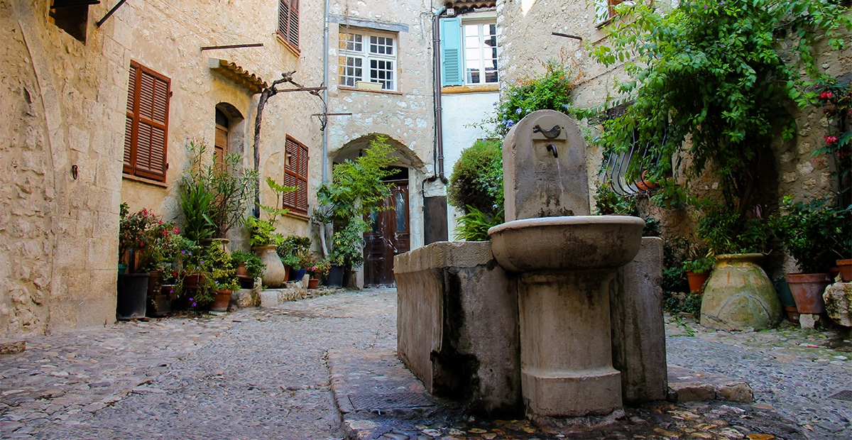 Fontaine dans un village du sud de la France